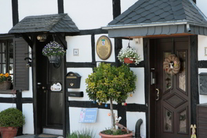 Alt Gladbach T&uuml;ren